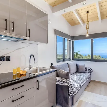4 Apartment *